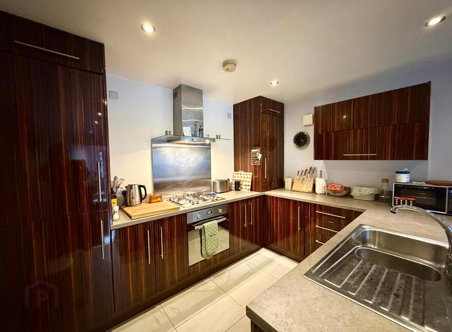 2j Ardenlee Street, Belfast, BT6 8QJ