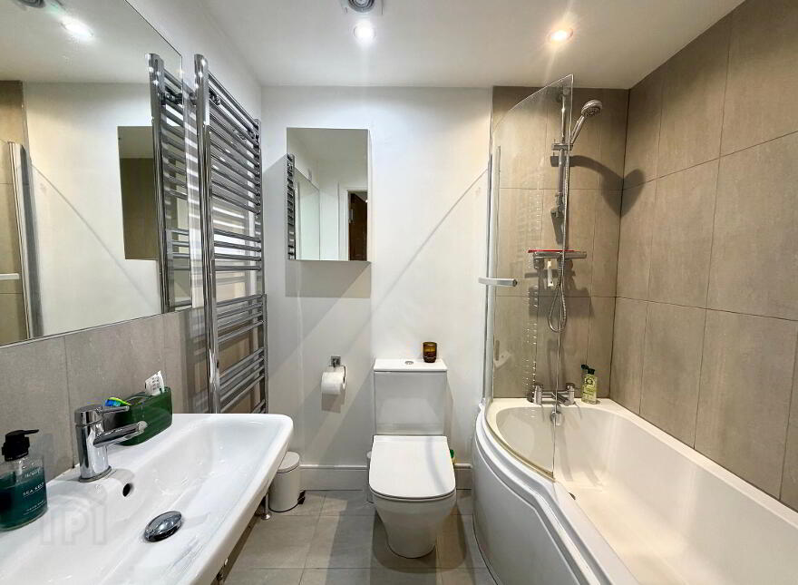 2j Ardenlee Street, Belfast, BT6 8QJ