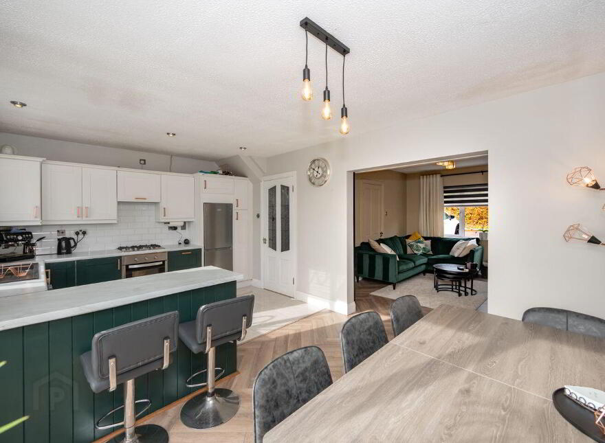 48 The Willows, Classes Lake, Ovens, P31W265