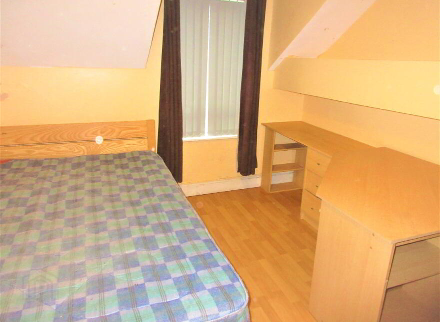 Great 6/7 Bedroom House, University Avenue, Queens University Quarter, Belfast, BT7 1GX