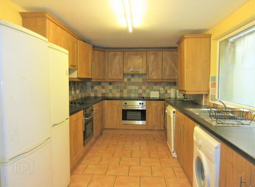 Great 6/7 Bedroom House, University Avenue, Queens University Quarter, Belfast, BT7 1GX