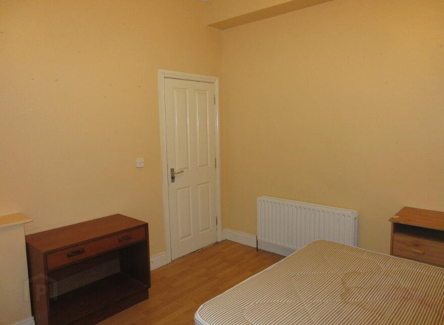 Great 6/7 Bedroom House, University Avenue, Queens University Quarter, Belfast, BT7 1GX