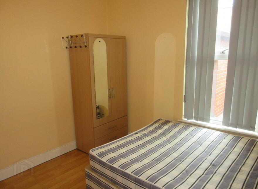 Great 6/7 Bedroom House, University Avenue, Queens University Quarter, Belfast, BT7 1GX