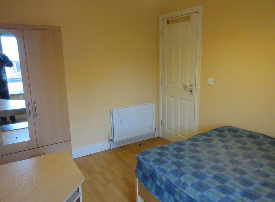 Great 6/7 Bedroom House, University Avenue, Queens University Quarter, Belfast, BT7 1GX