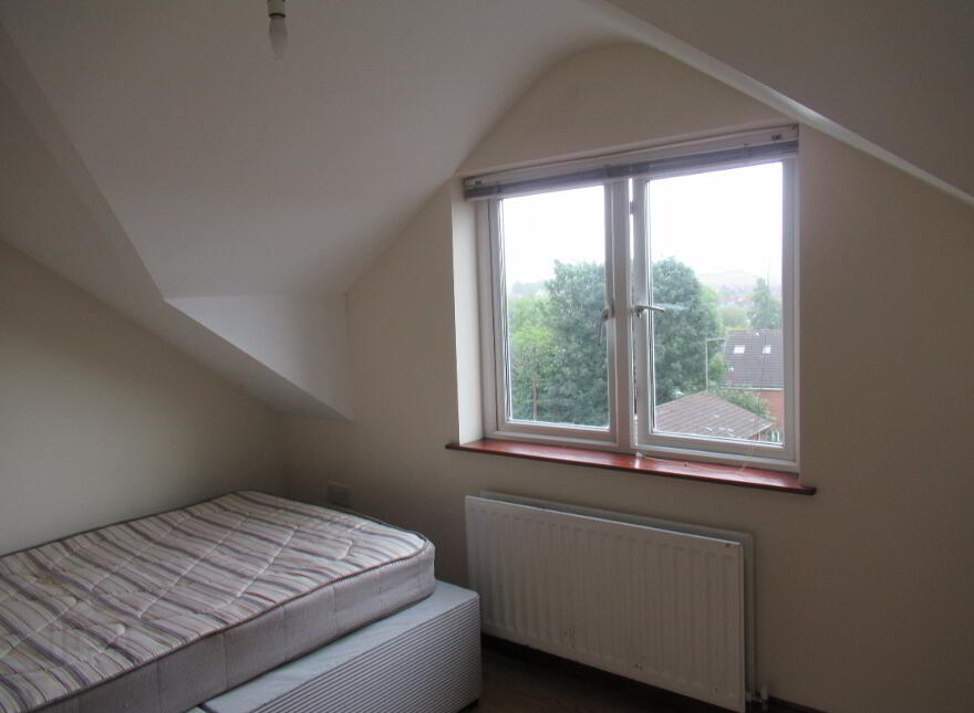 7, 142 Agincourt Avenue, Belfast, BT7 1QD