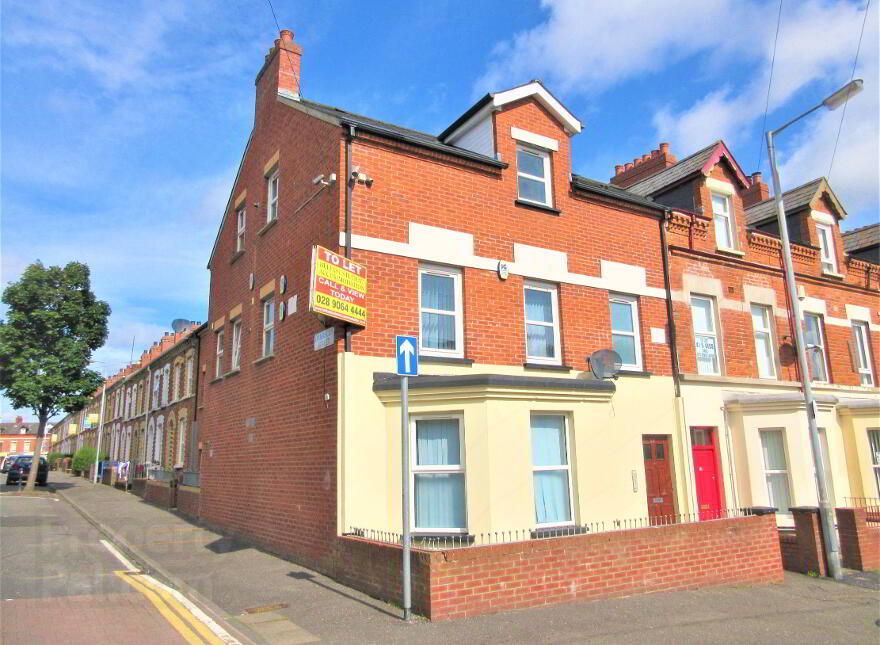 Upstairs Apartment, 53f Agincourt Avenue, Queens Quarter, Belfast, BT7 1QA photo