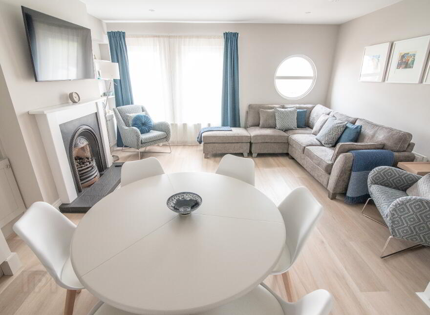7 West Strand Avenue, Portrush, BT56 8ET