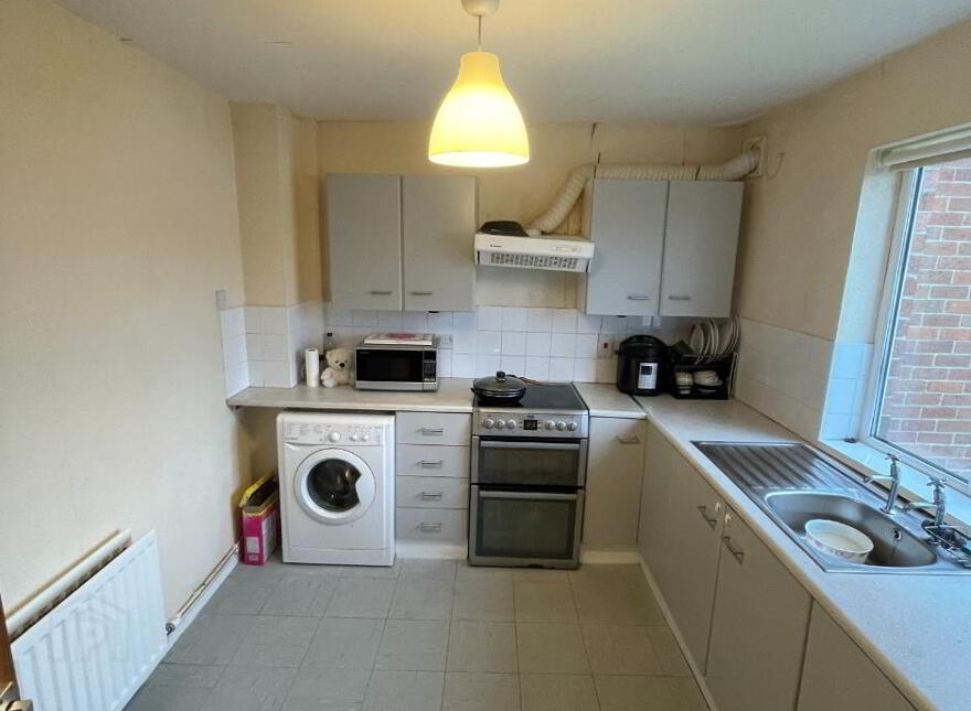 29d Inishowen Drive, Belfast, BT10 0EU