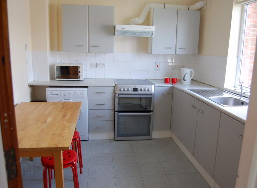 29d Inishowen Drive, Belfast, BT10 0EU