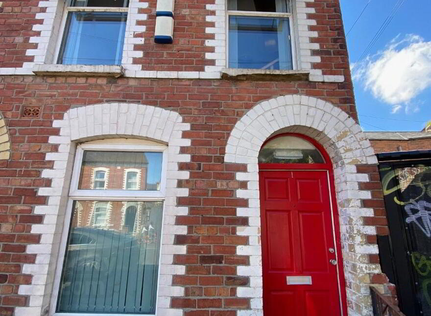 Great Apartment, 1a Carmel Street, Queens Quarter, Belfast, BT7 1QE photo