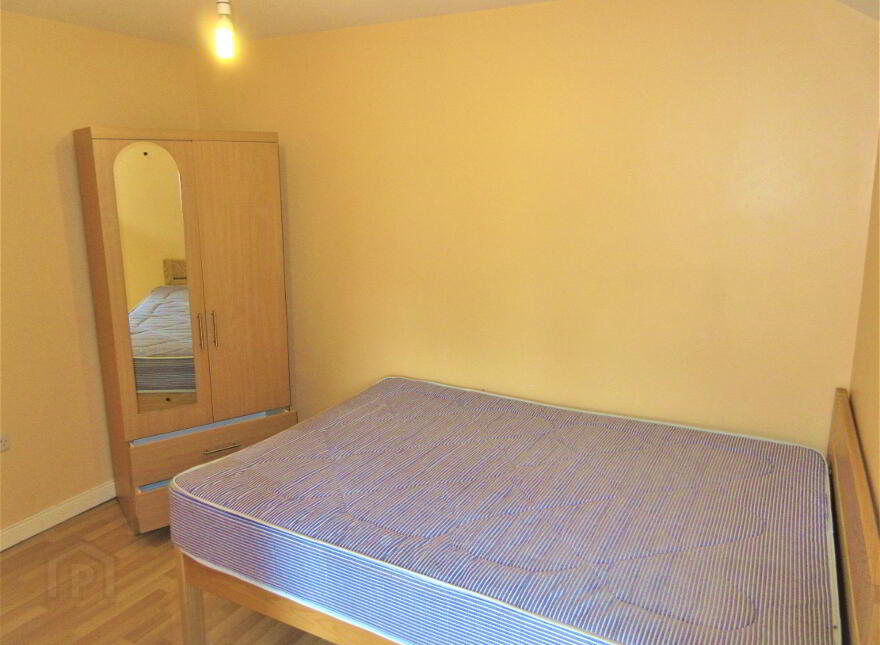 Great Apartment, 76a Rugby Avenue, Queens University Quarter, Belfast, BT7 1RG