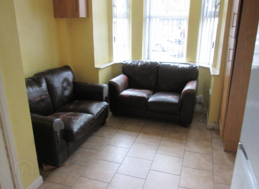 Great Apartment, 76a Rugby Avenue, Queens University Quarter, Belfast, BT7 1RG