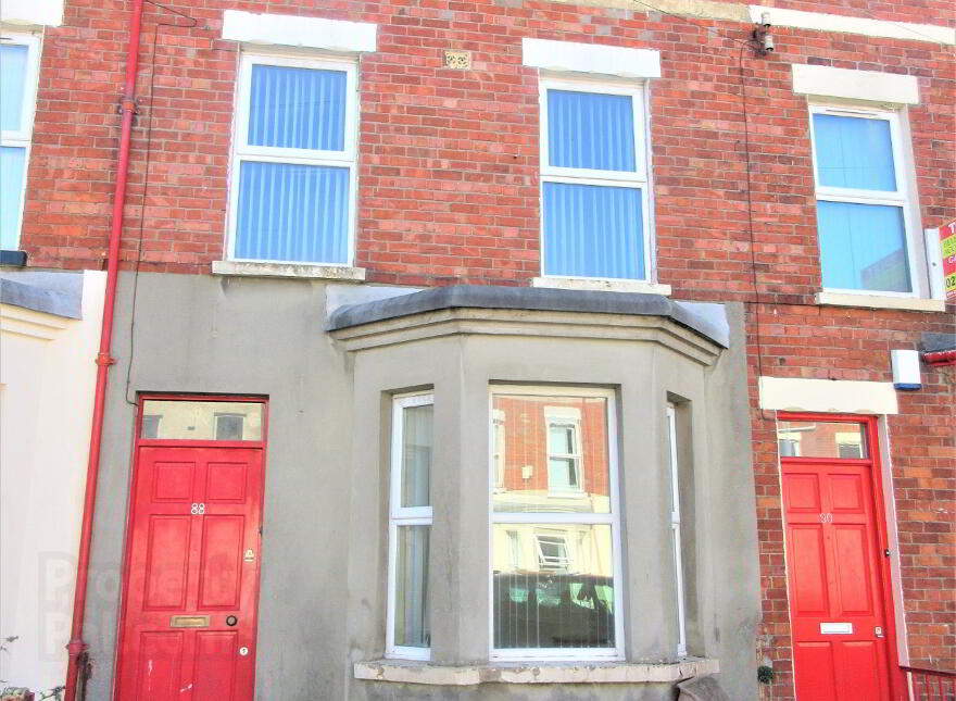 Great Student House, 88 Agincourt Avenue, Queens Quarter, Belfast, BT7 1QB photo