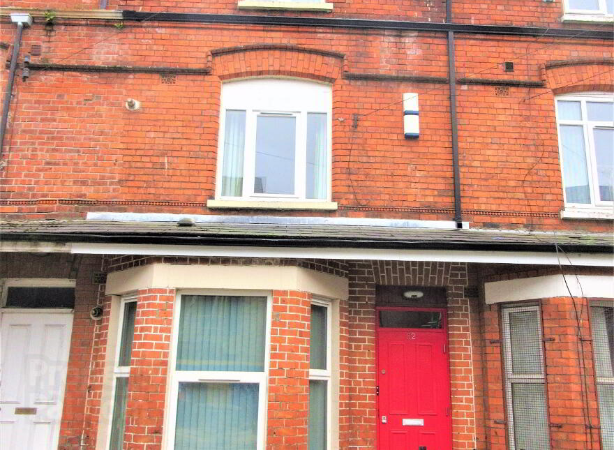 Great Upstairs Apartment, 52b Fitzroy Avenue, Queens Quarter!, Belfast, BT7 1HX photo