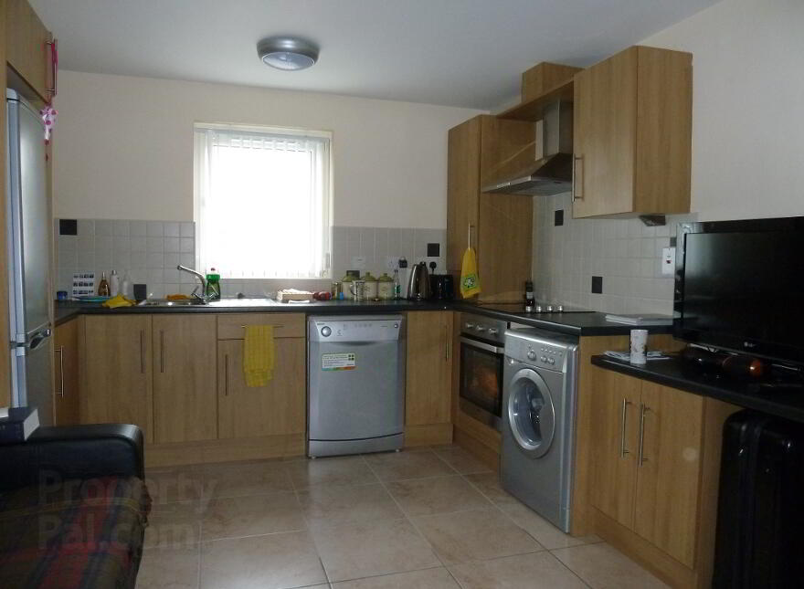 Flat 2 37 Tates Avenue, Belfast, BT9 7BY photo