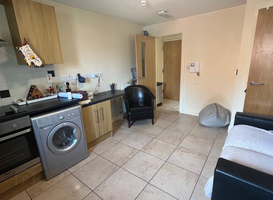 Flat 2 37 Tates Avenue, Belfast, BT9 7BY photo