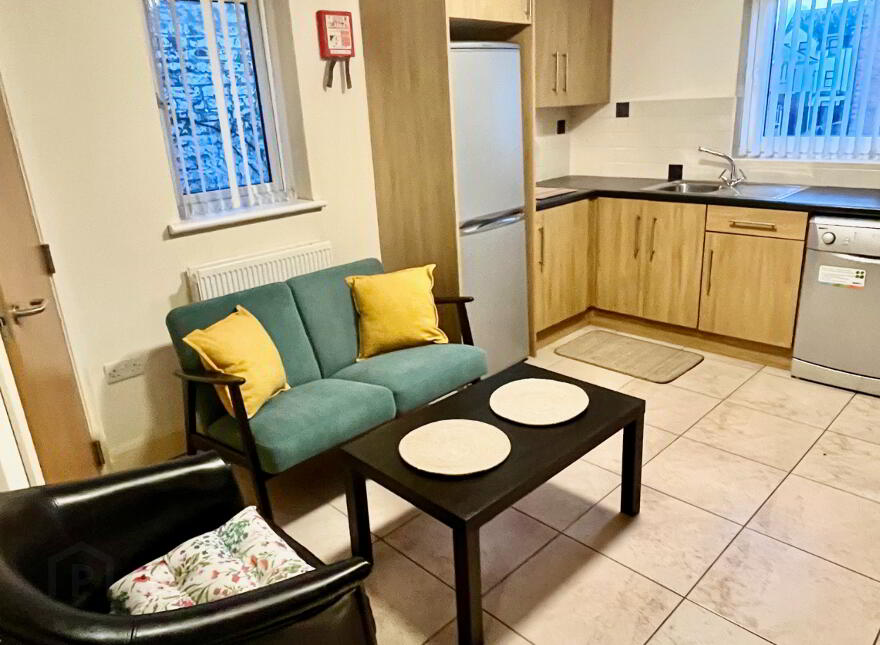 Flat 2 37 Tates Avenue, Belfast, BT9 7BY photo