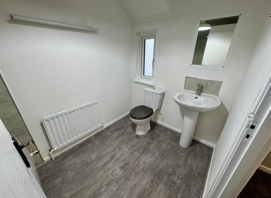 32 Lower Waterloo Road, Larne, BT40 1NP