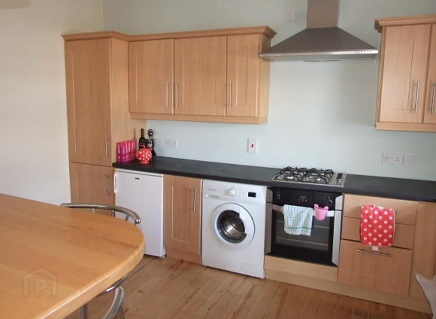 6 Dhu Varren (Student Let), Portrush, BT56 8EN