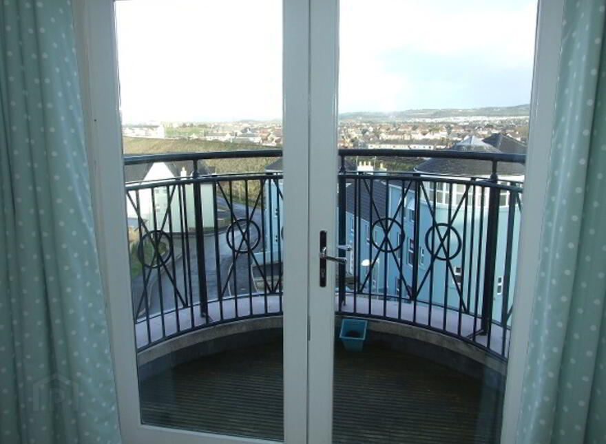 6 Dhu Varren (Student Let), Portrush, BT56 8EN