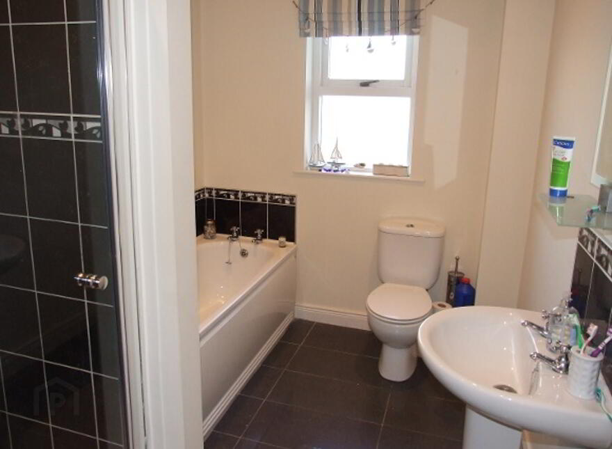 6 Dhu Varren (Student Let), Portrush, BT56 8EN