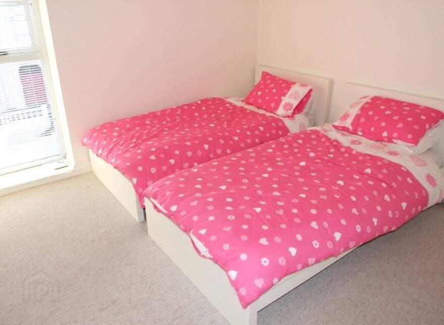 6 Dhu Varren (Student Let), Portrush, BT56 8EN