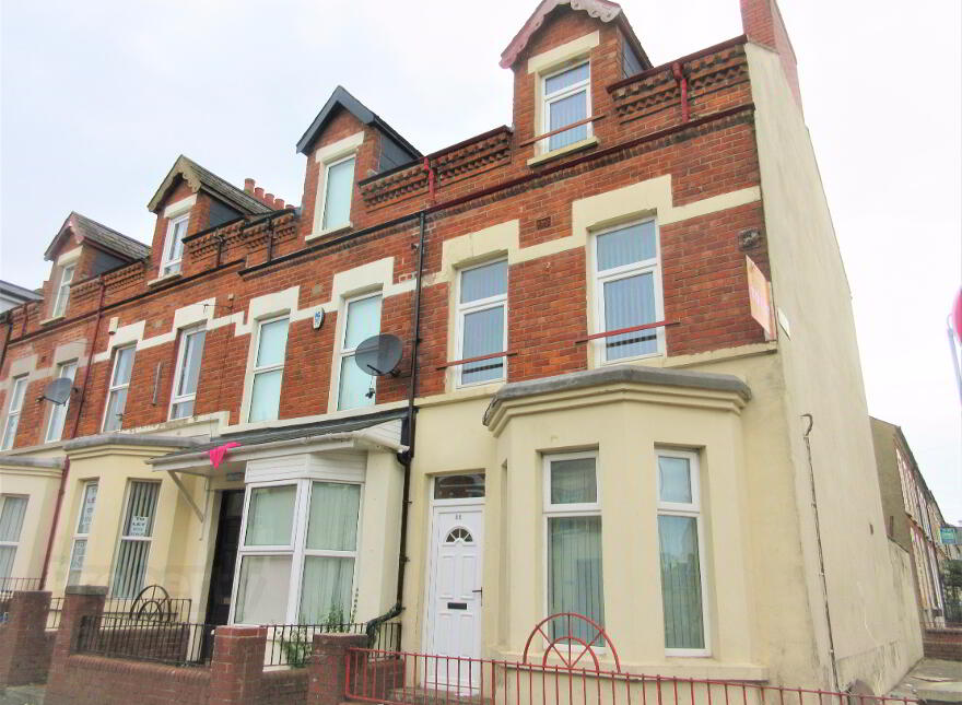 Great House ~  All Bedrooms Upstairs, 45 Agincourt Avenue, Queens Quar...Belfast, BT7 1QB photo