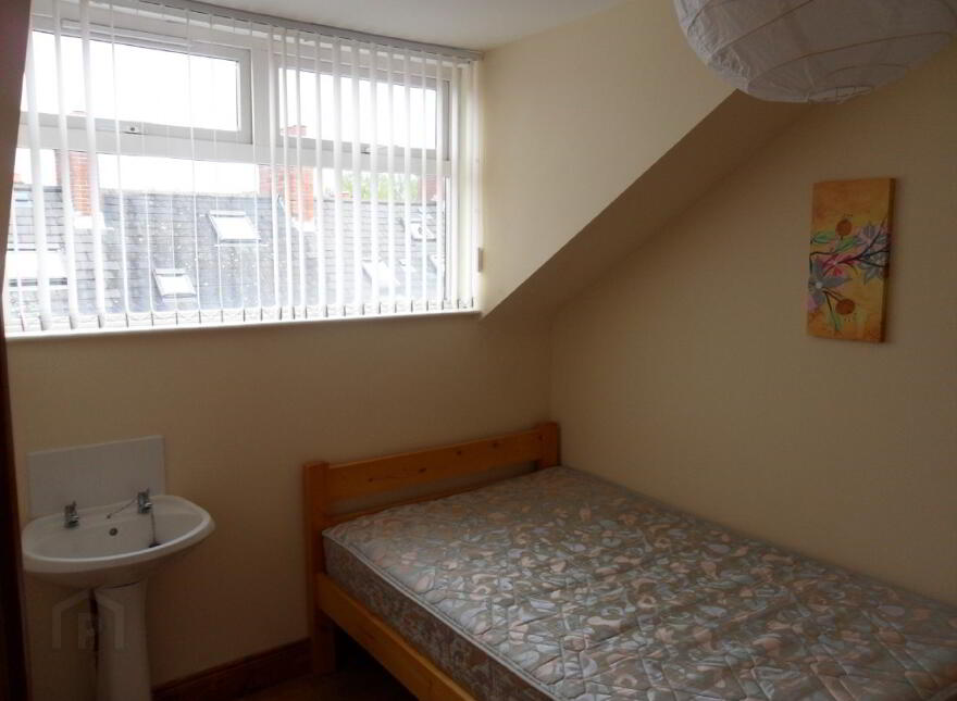 8 Collingwood Avenue, Holylands, Belfast, BT7 1QT