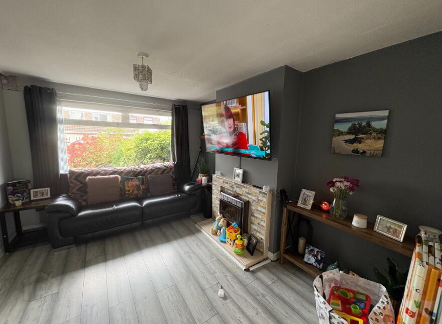 33 Glenhead Avenue, Dunmurry, Belfast, BT17 9AX photo