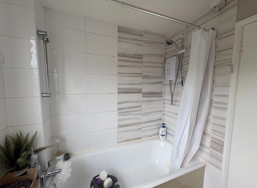 33 Glenhead Avenue, Dunmurry, Belfast, BT17 9AX