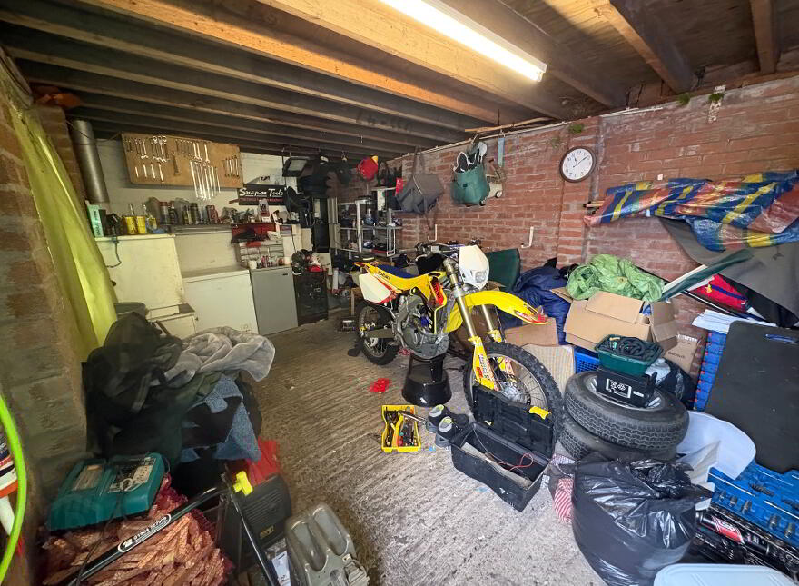 33 Glenhead Avenue, Dunmurry, Belfast, BT17 9AX