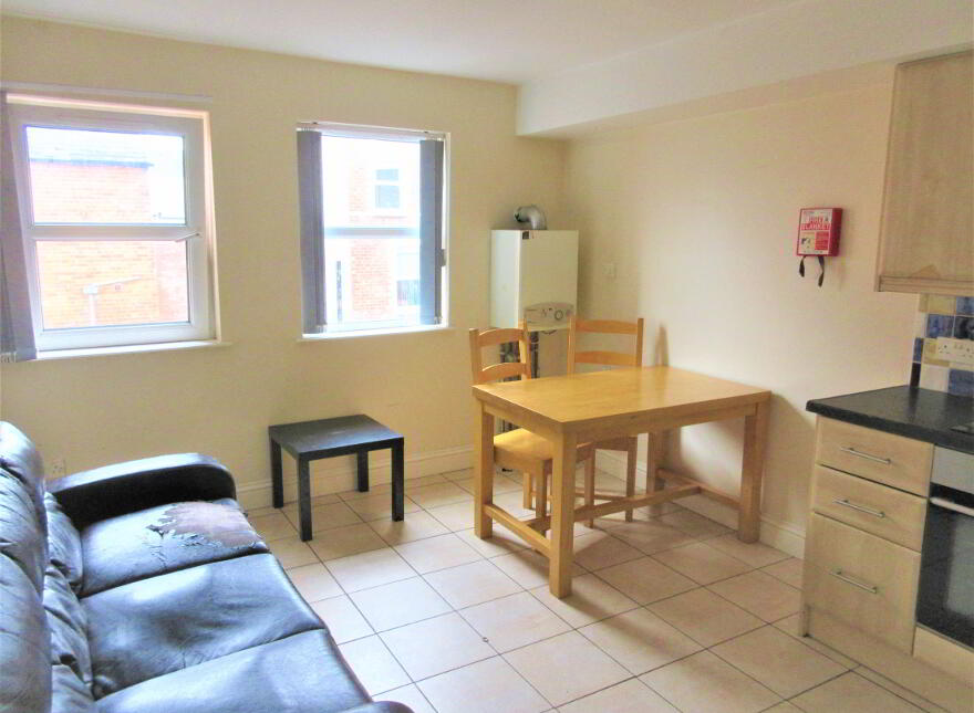 Great Apartment, 53c Agincourt Avenue, Queens University Quarter, Belfast, BT7 1QA