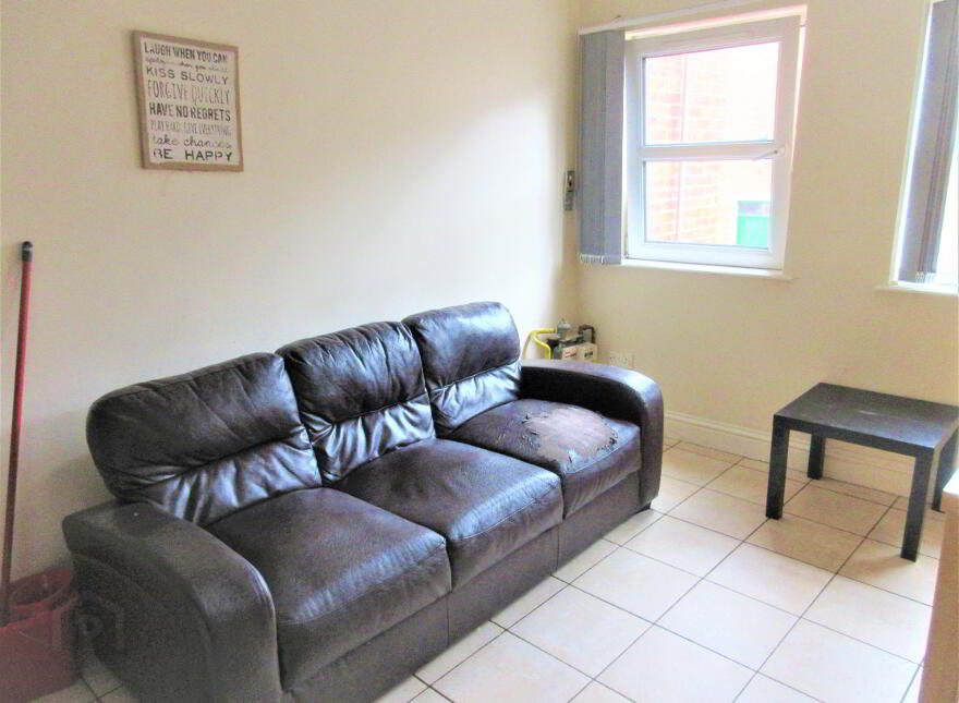 Great Apartment, 53c Agincourt Avenue, Queens University Quarter, Belfast, BT7 1QA