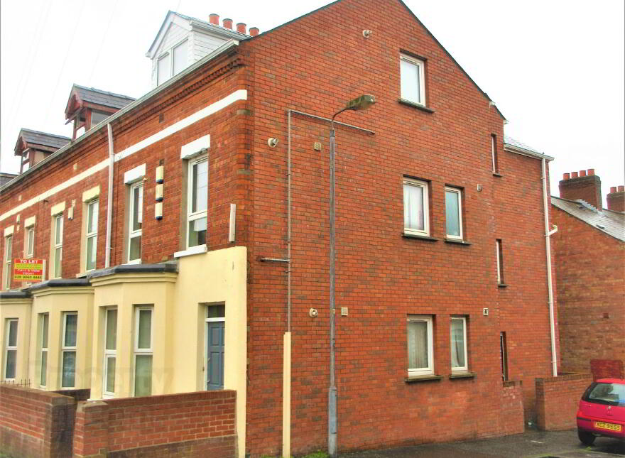 Great Apartment, 44b Damascus Street, Queens University Quarter, Belfast, BT7 1QA photo