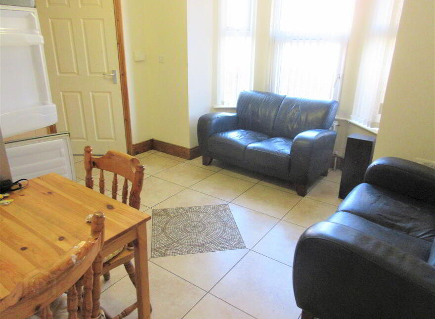 Great Apartment, 58 Agincourt Avenue, Queens University Quarter, Belfast, BT7 1QA