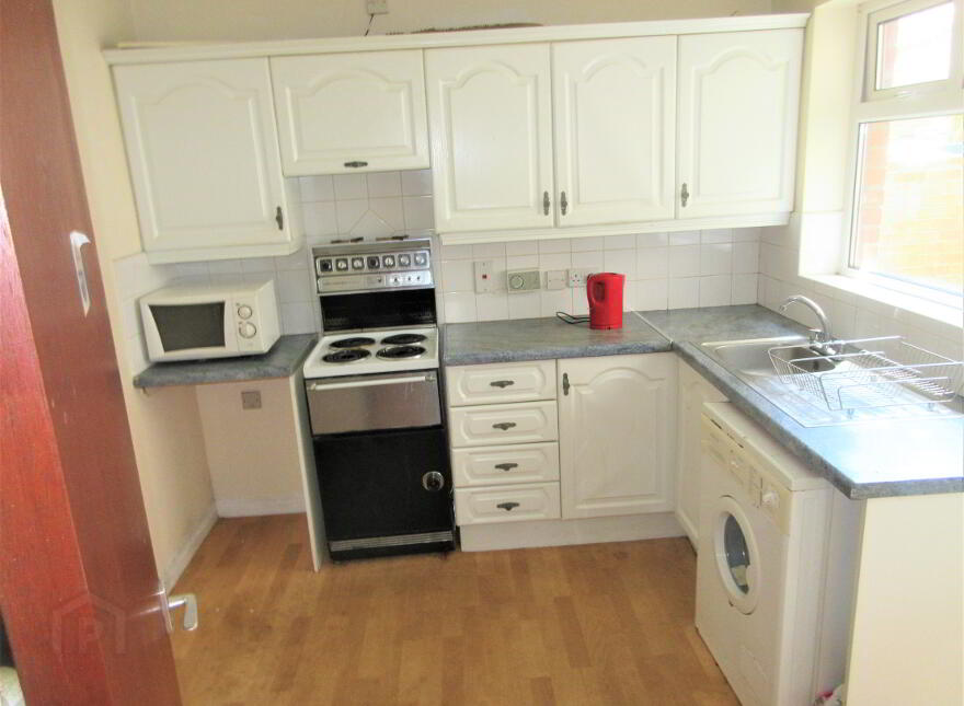 5 Bedroom Student House, 9 Canterbury Street, Botanic Area, Belfast, BT7 1LB