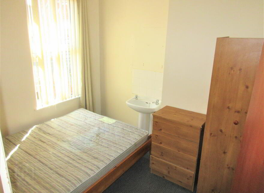 5 Bedroom Student House, 9 Canterbury Street, Botanic Area, Belfast, BT7 1LB