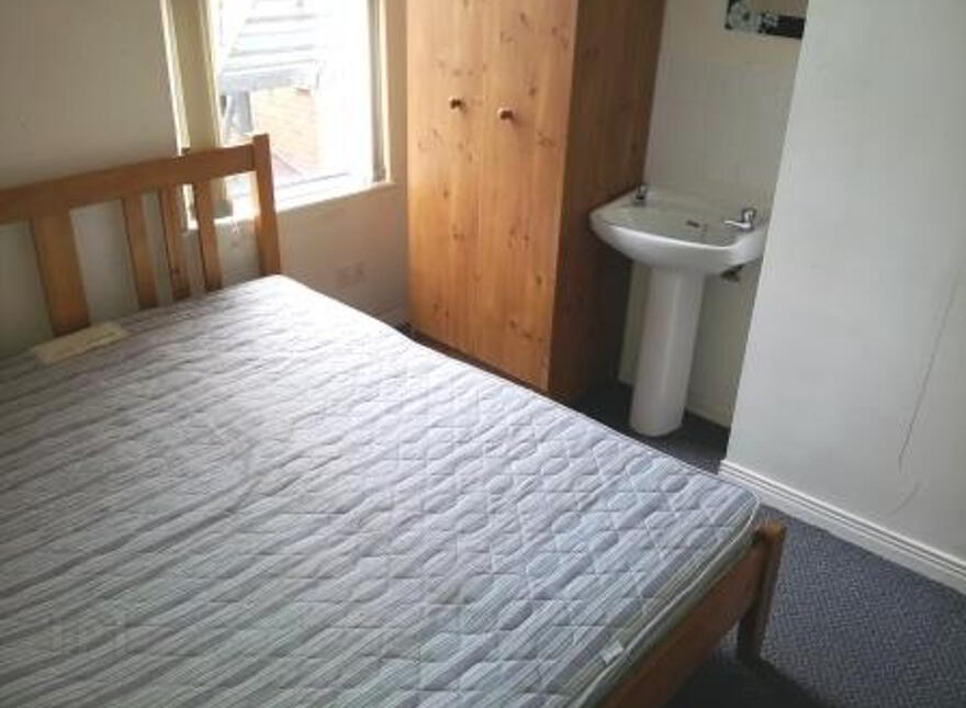 5 Bedroom Student House, 9 Canterbury Street, Botanic Area, Belfast, BT7 1LB