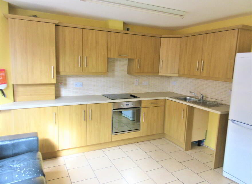 Great Apartment, 2A Carmel Street, Queens University Quarter, Belfast, BT7 1QE