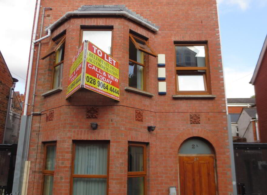 Great Apartment, 2a Carmel Street, Queens University Quarter, Belfast, BT7 1QE photo