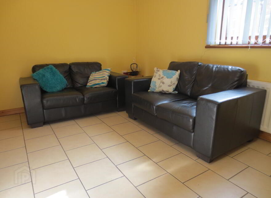 Great Apartment, 2A Carmel Street, Queens University Quarter, Belfast, BT7 1QE