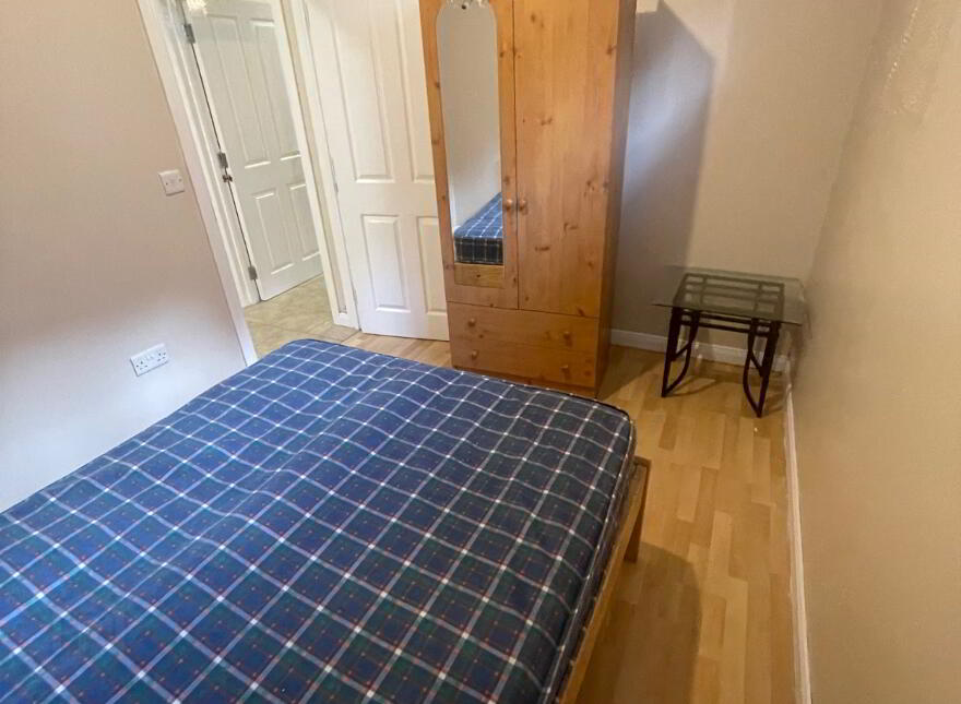 Great Apartment, 2c Dudley Street, University Quarter, Belfast, BT7 1GW