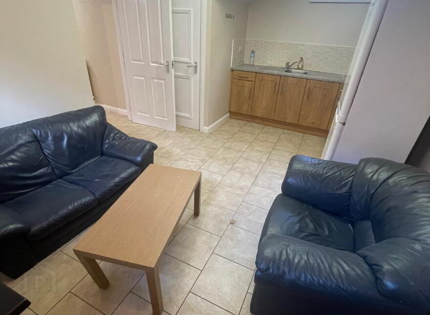 Great Apartment, 2c Dudley Street, University Quarter, Belfast, BT7 1GW