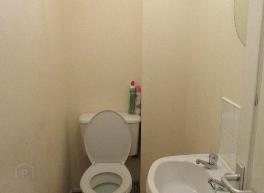 Great Apartment, 122a Fitzroy Avenue, Queens Quarter, Belfast, BT7 1HX