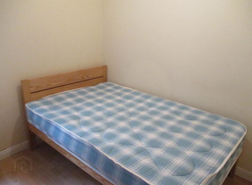Great Apartment, 122a Fitzroy Avenue, Queens Quarter, Belfast, BT7 1HX