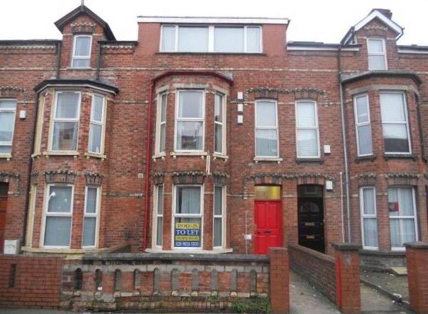 Great Apartment, 122a Fitzroy Avenue, Queens Quarter, Belfast, BT7 1HX photo