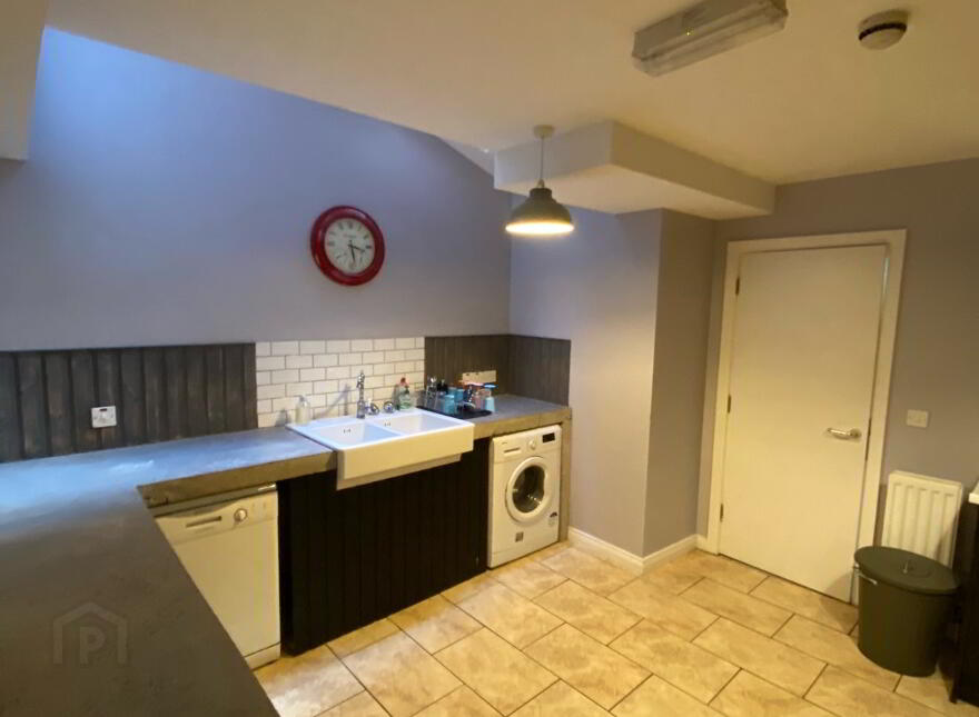 Great Accommodation, 54 Fitzroy Avenue, Queens University Quarter, Belfast, BT7 1HX
