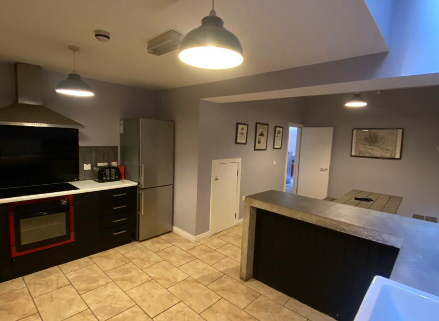Great Accommodation, 54 Fitzroy Avenue, Queens University Quarter, Belfast, BT7 1HX