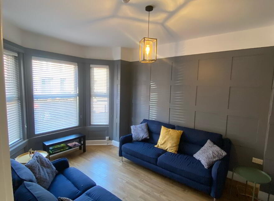 Great Accommodation, 54 Fitzroy Avenue, Queens University Quarter, Belfast, BT7 1HX