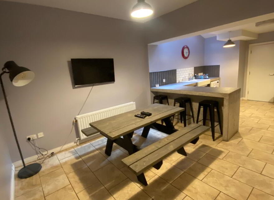 Great Accommodation, 54 Fitzroy Avenue, Queens University Quarter, Belfast, BT7 1HX